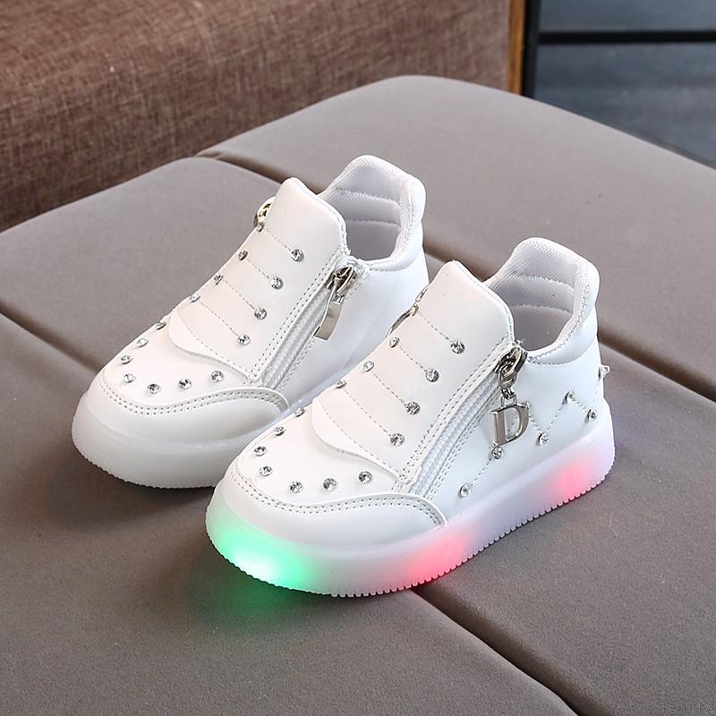 Giày thể thao tập đi có đèn LED cho bé gái