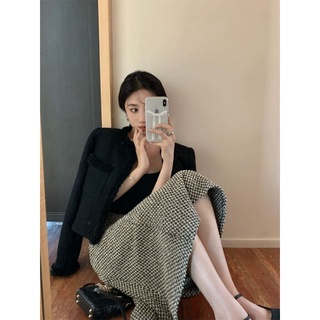 (SẴN) Áo dạ tweed đen đánh tua