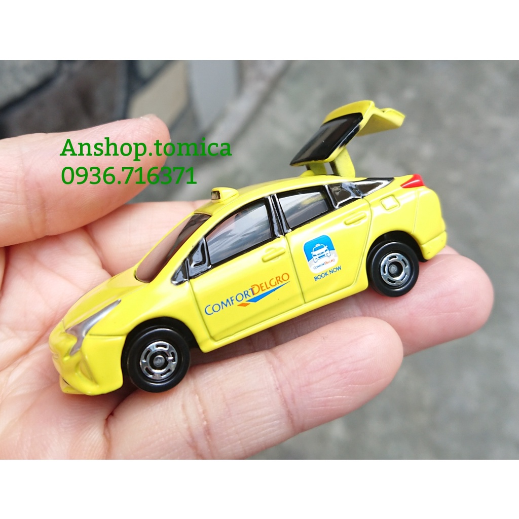 Mô hình xe T a x i Comfort màu vàng mở được cốp sau tomica Nhật Bản