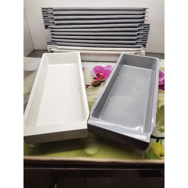 Hộp nhựa đóng ngăn kéo máy may