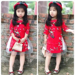 Set áo dài bằng gấm cách tân cho bé gái