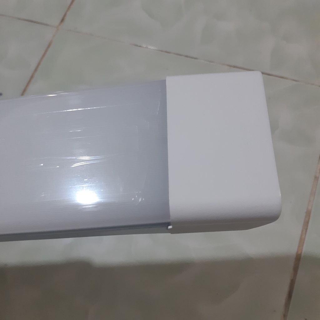 Đèn bán nguyệt đầu vuông 54W dài 1,2m liền máng dễ lắp đặt
