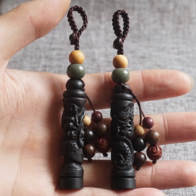 Móc khóa họa tiết khắc bằng gỗ mun handmade độc đáo