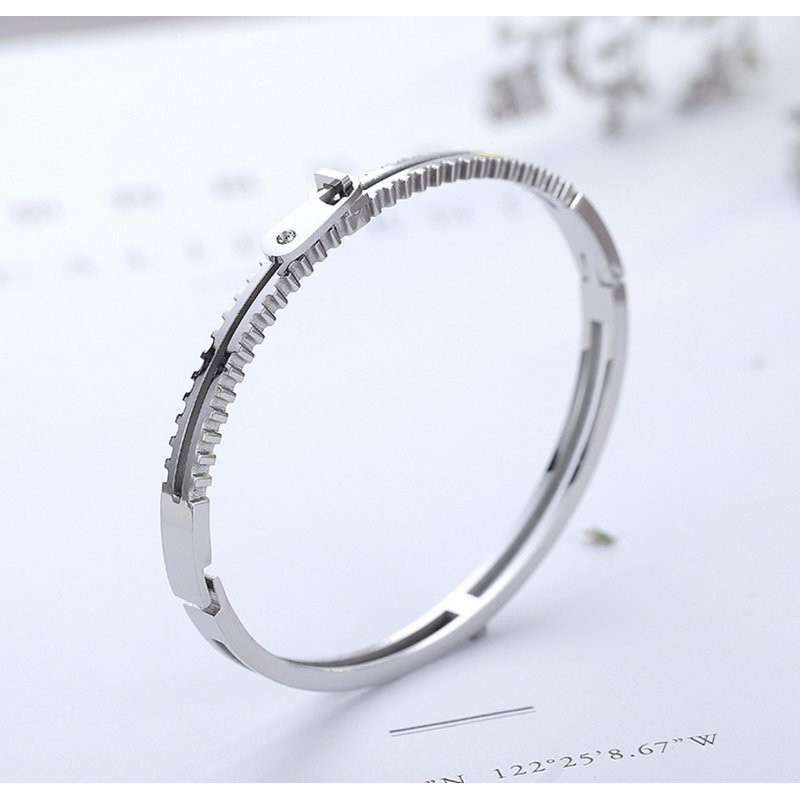 Vòng Tay Khóa Kéo Ti Tan Không Gỉ TT 0619