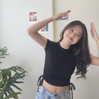 Áo crop top rút dây