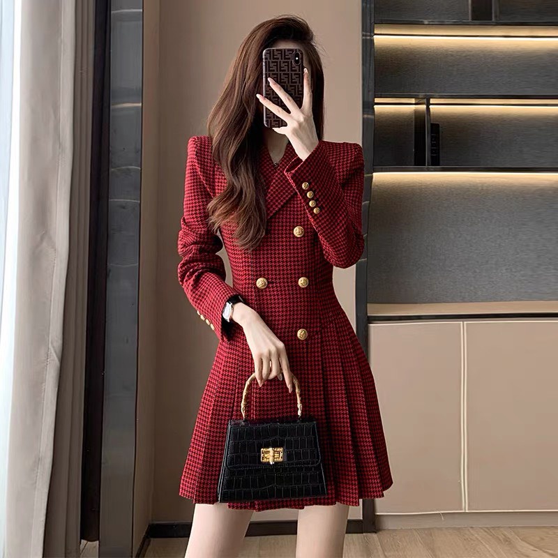 V160 - Váy xếp ly dạ đỏ