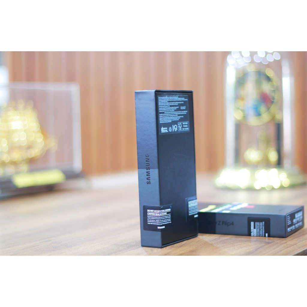 Điện thoại Samsung Galaxy Z Flip 4 Bespoke Edition 256GB
