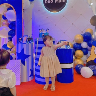 Váy kim tuyến bé gái