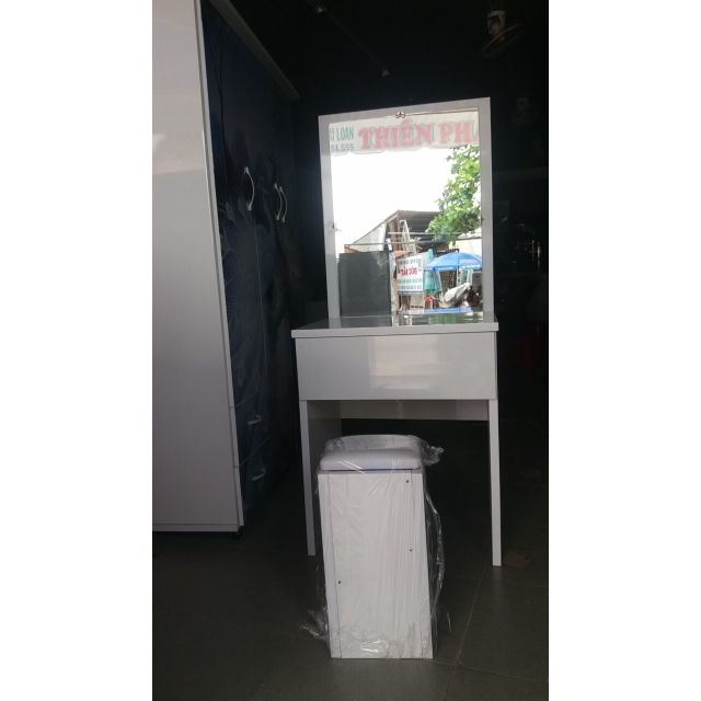 BÀN TRANG ĐIỂM NHỰA ĐÀI LOAN 60CM X 1M5 X 45CM