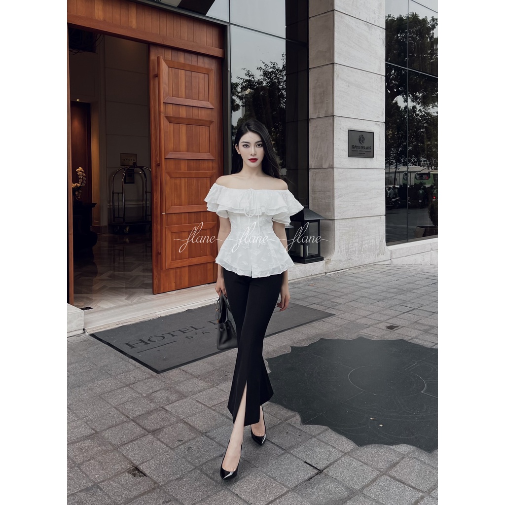 Áo trễ vai hoa nổi trắng +Quần đen cạp cao xẻ gấu