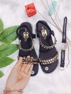 Giày sandal đế bệt đinh tán