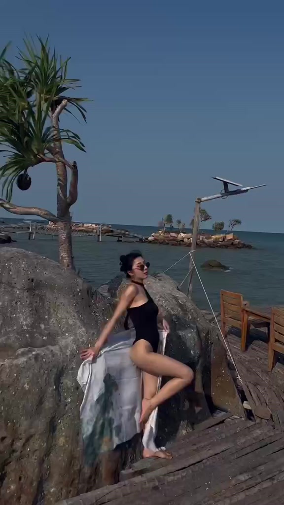 Bodysuit dây choàng cổ sexy tôn dáng | BigBuy360 - bigbuy360.vn