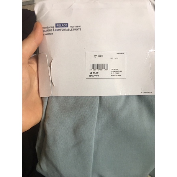 Quần lửng nữ ống rộng hãng Gu xuất chất đẹp | BigBuy360 - bigbuy360.vn