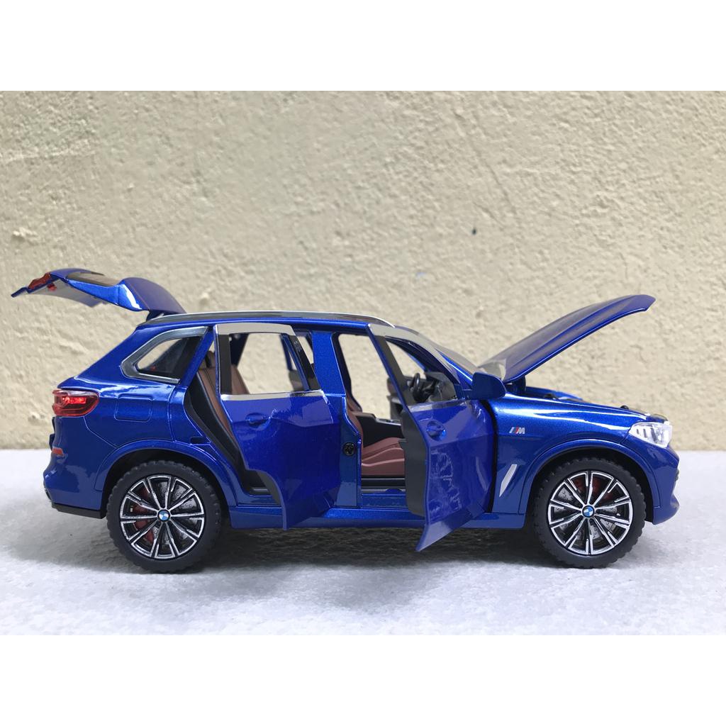 Mô hình xe BMW X5 xDrive40i 1:24