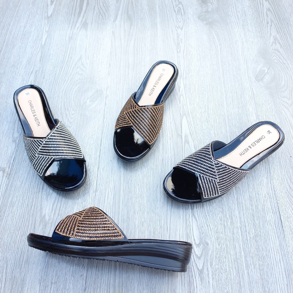 Dép thời trang trung niên đá sang trọng