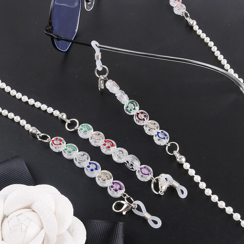 Dây đeo mắt kính dễ phối đồ thời trang cho nữ