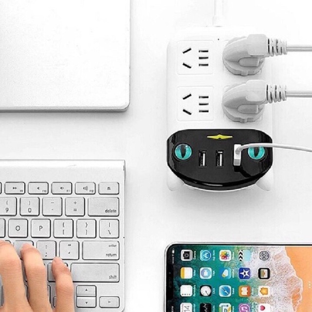 Ổ cắm điện hình mèo kèm USB và khay để điện thoại