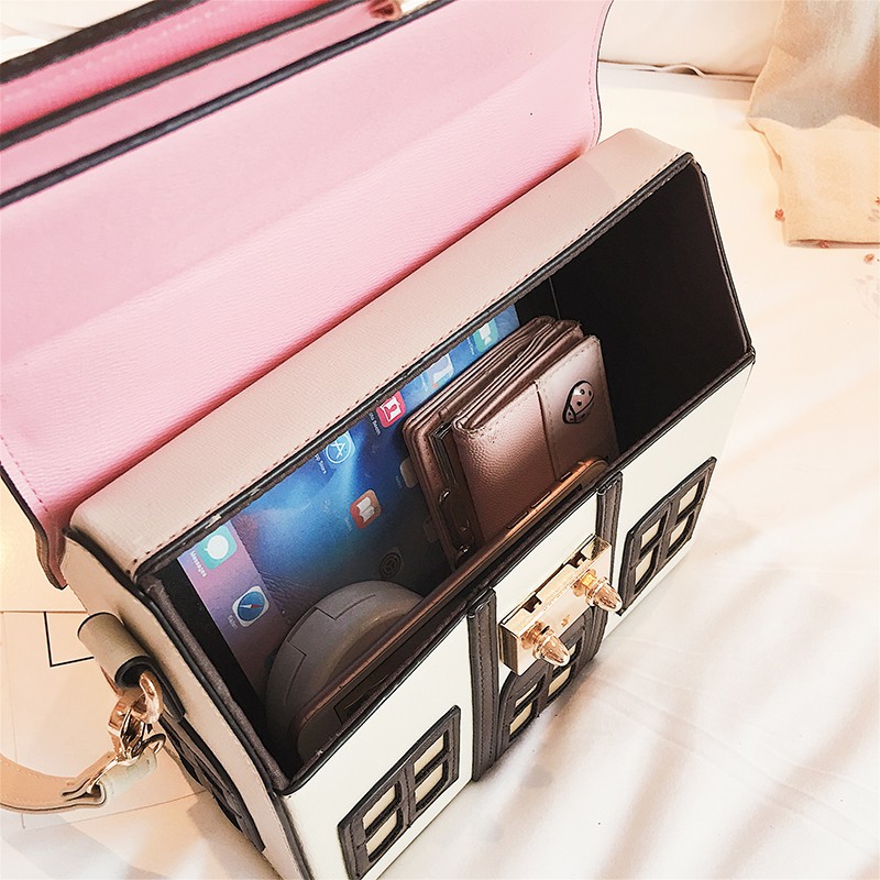 Túi xách đeo chéo hình ngôi nhà độc lạ