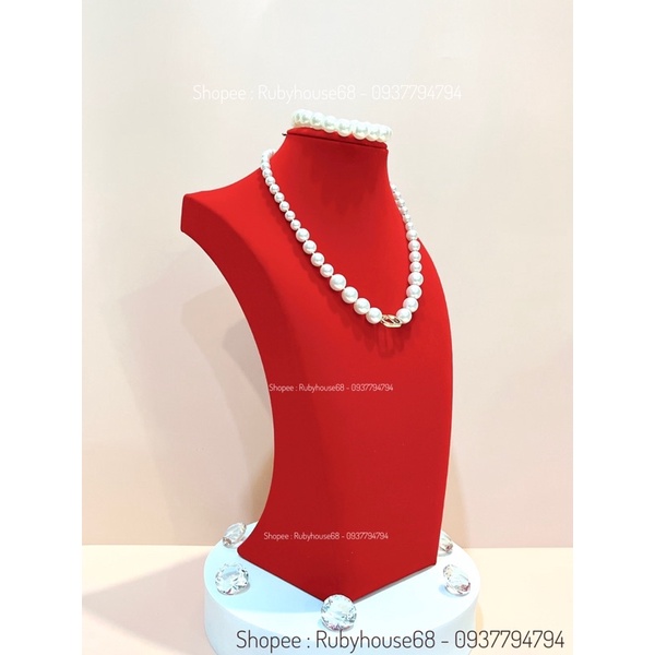 Cổ nhung treo dây chuyền sang trọng