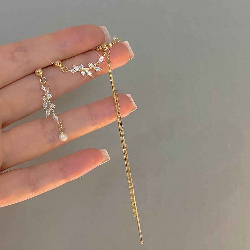 Khuyên Tai Kẹp Vành Tai Không Đối Xứng Đính Đá Ngọc Trai Phối Tua Rua