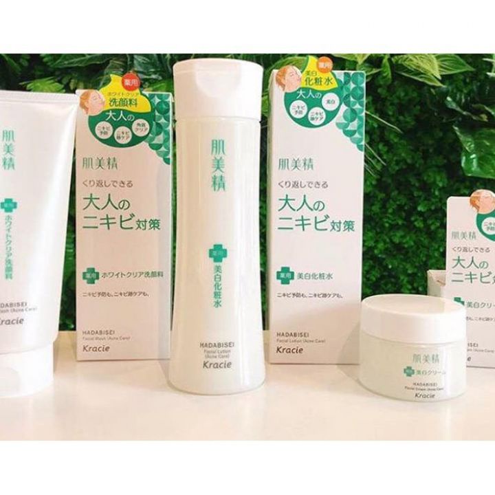 Nước hoa hồng ngừa mụn dưỡng trắng Kracie Hadabisei Nhật Bản 200ml