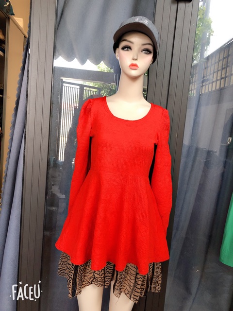 Đầm tay dài màu cam dáng xoè
