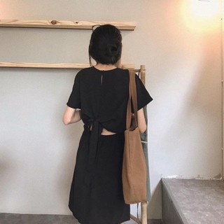 ĐẦM NƠ LƯNG ĐEN ĐƠN GIẢN HỞ ÍT PHÍA SAU LƯNG
