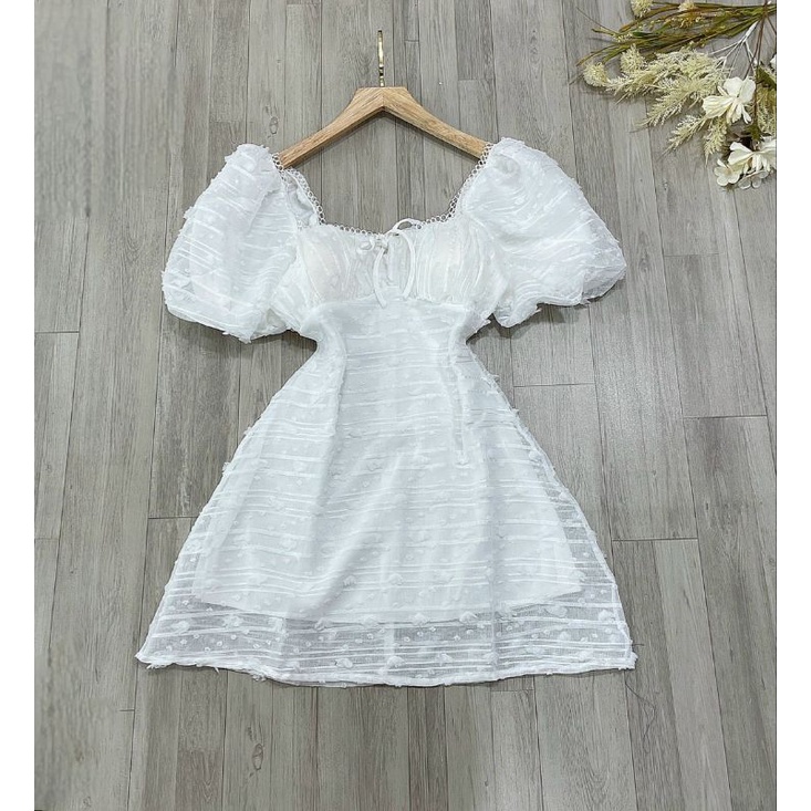 Đầm ren nổi tay phồng nơ ngực