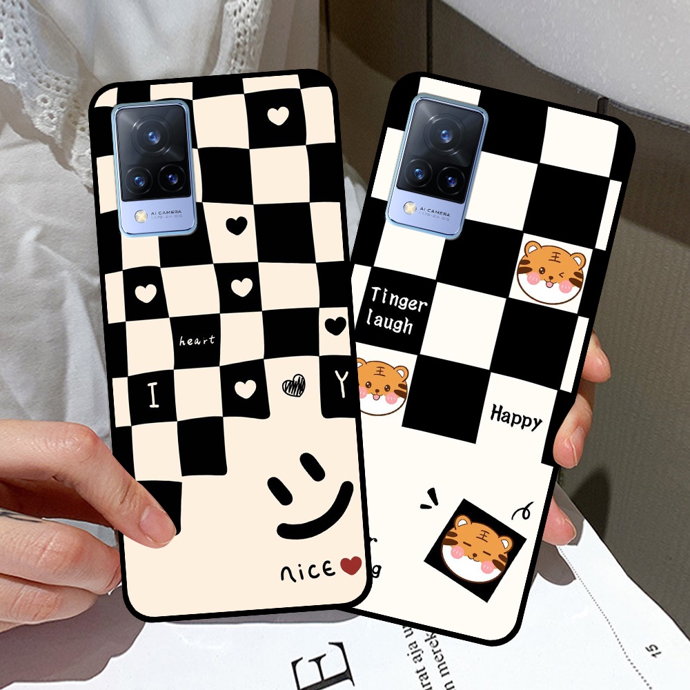 Ốp Vivo V21 5G in hình sọc caro, họa tiết đen trắng dễ thương