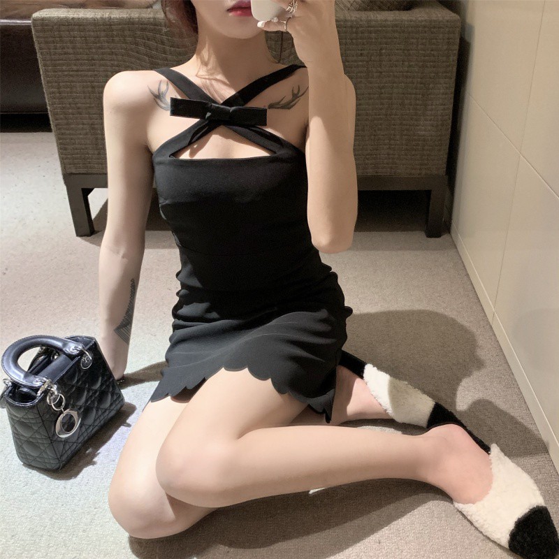 ✨Ready Stock✨Quần áo, áo nữ, sexy sexy, nơ váy hai dây chéo, treo của phụ nữ