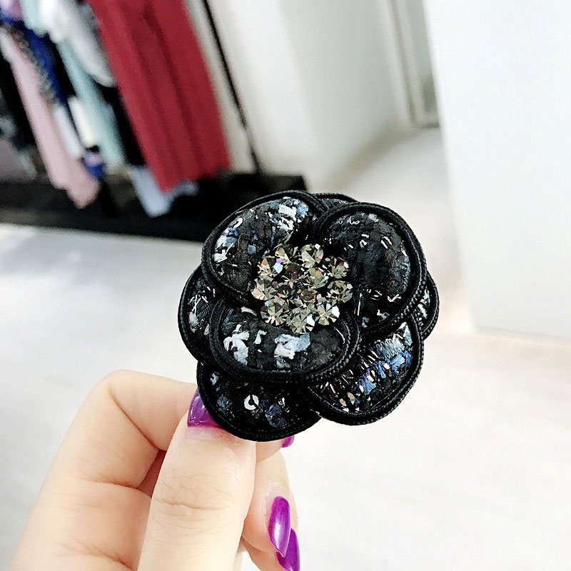 Trâm cài áo hình hoa trà đính đá và ngọc trai giả thời trang