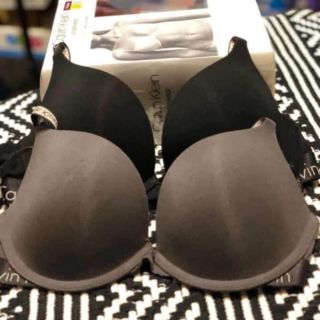 Áo lót Calvin Klein