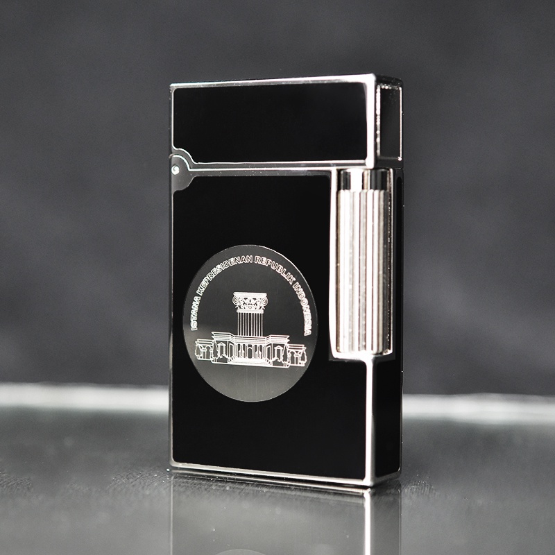 Bật l-ửa Dupont D86T-Sơn Mài In Quốc Huy DÀNH CHO ĐI GIÓ