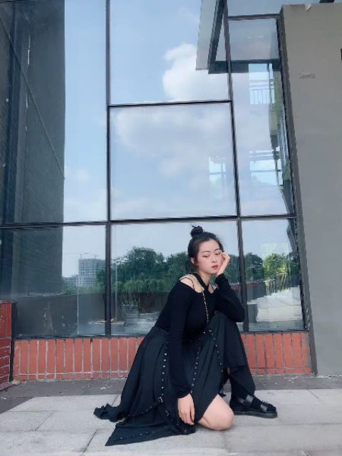 Chân váy đen xòe vạt lệch xẻ chéo cách điệu cá tính với dây kim loại style Ulzzang siêu chất 😍