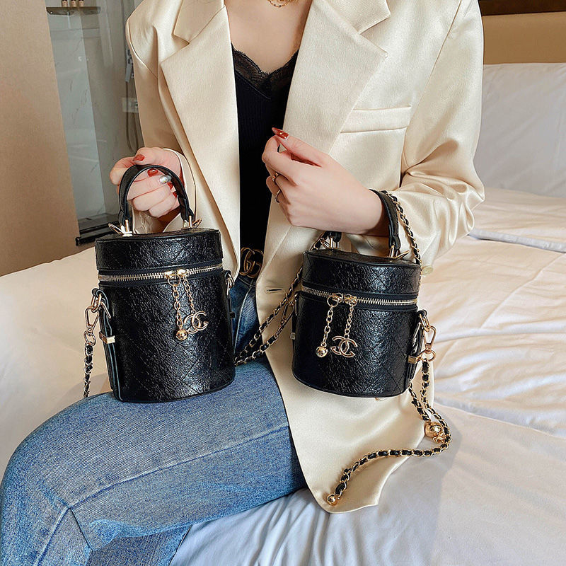 Bag Women's 2021 New Messenger Bag Versatile Leather Bucket Bag Ins Super Hot Fashion Small Chain Bag