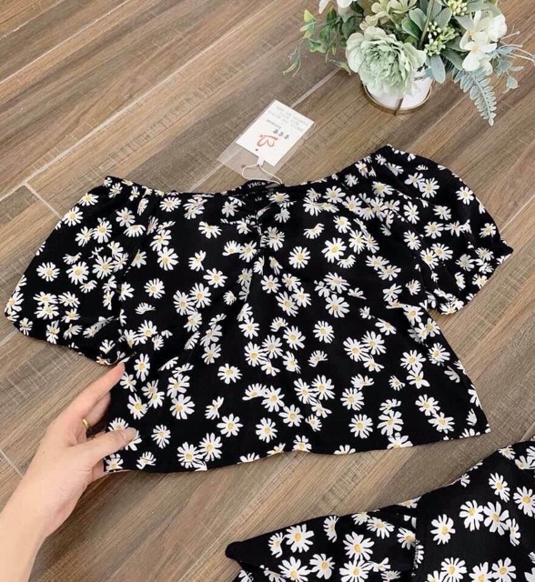 Sét áo croptop hoa cúc chân váy 3 tầng ❤️ (áo có đệm ngực)