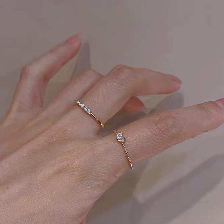 Nhẫn bạc Nhẫn một hàng đá và tim nhỏ cặp đôi Van Jewelry V10739 nhẹ nhàng nữ tính