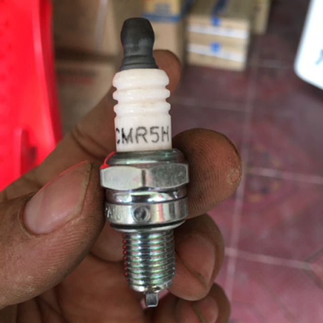 BUGI MÁY CẮT CỎ 4 THÌ NGK CÔNG NGHỆ NHẬT BẢN