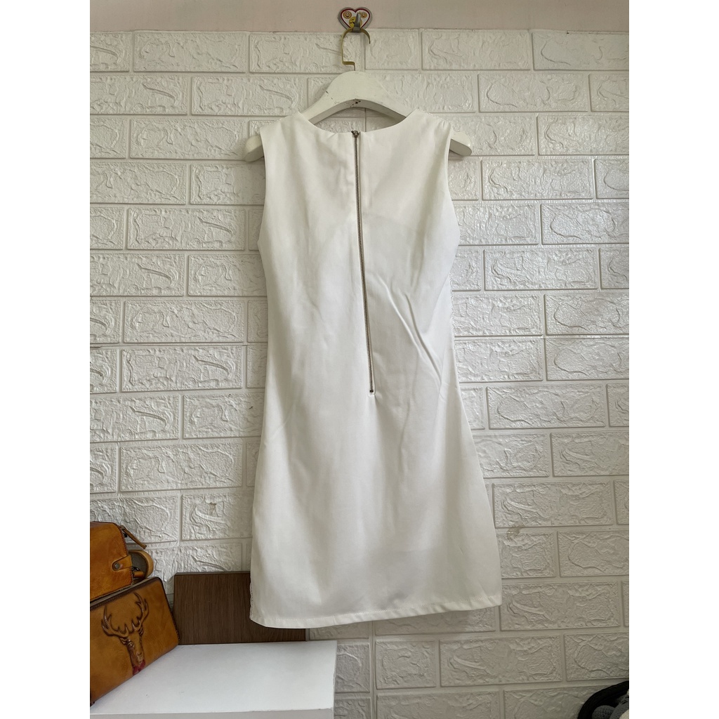 Đầm ren suông ôm