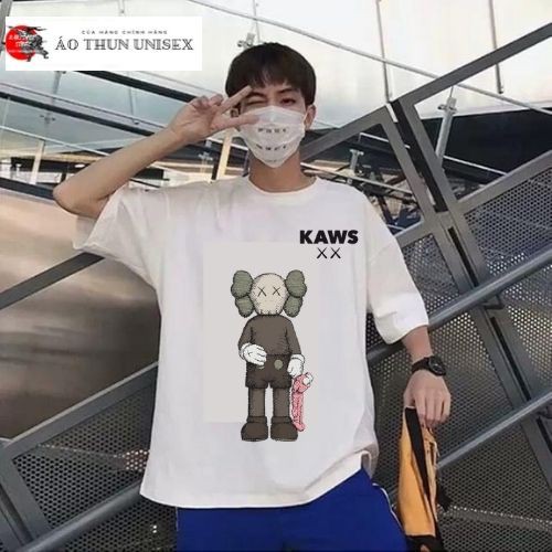 ÁO PHÔNG IN HÌNH KAWS cầm gấu hồng unisex nam nữ form rộng tay lỡ oversize KAKISHOP | BigBuy360 - bigbuy360.vn