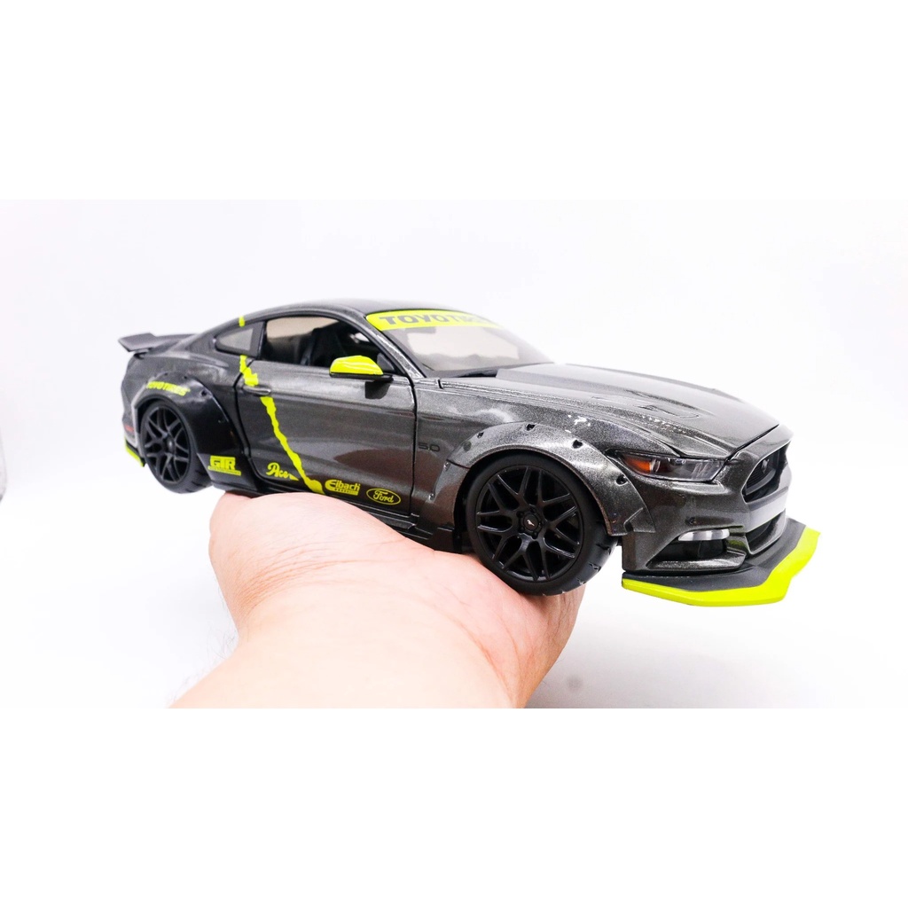 MÔ HÌNH XE FORD MUSTANG GT 2015 DESIGN METALIC GREY 1:18 MAISTO 7952
