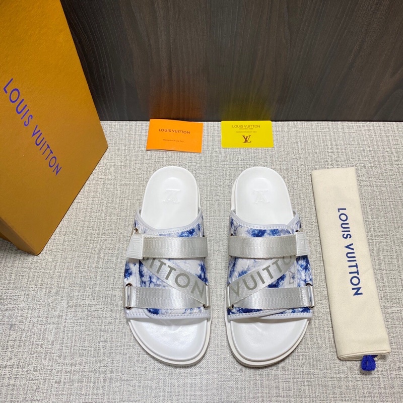 Dép sandal nam chất liệu vải monogram mềm mại được tô điểm bằng chất liệu denim, hoa cũ, kẻ sọc, in cổ điển LV