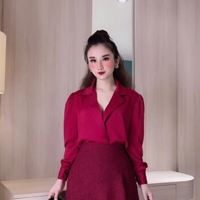 Áo đỏ, dáng áo sơ mi cổ vest, vải lụa, chơi Noen/Giáng sinh và Tết, hoặc mặc đi làm công sở | BigBuy360 - bigbuy360.vn