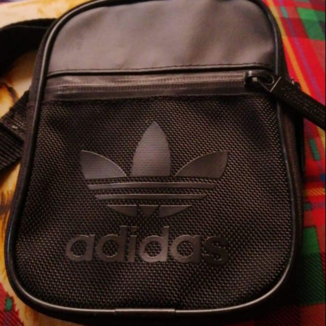 Túi đeo chéo A.didas thanh lý 50k