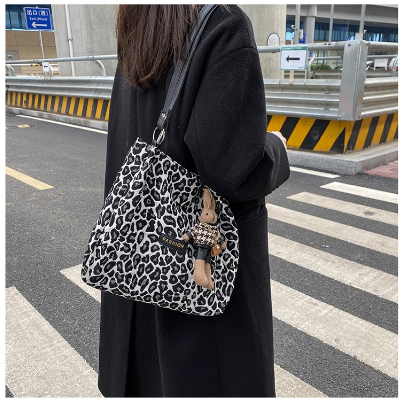 Túi xách đeo vai IELGY cỡ lớn in họa tiết da báo phong cách Hàn Quốc sành điệu dành cho học sinh