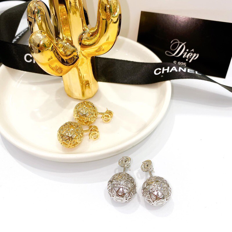 Khuyên tai, bông tai tròn cao cấp thương hiệu Di.or hoạ tiết đan xen lạ mắt 🍓