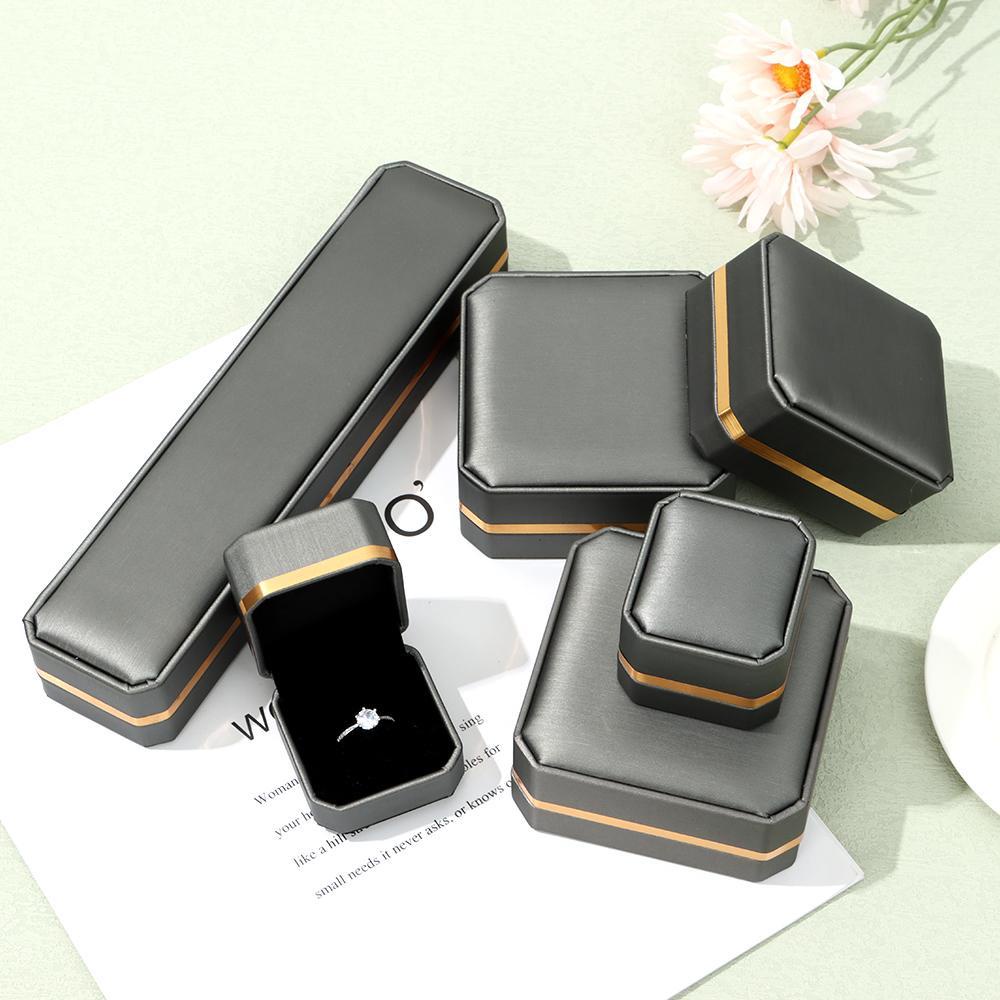 Hộp Nhựa Đựng Trang Sức / Đồng Hồ / Nhẫn Cưới Thiết Kế Hở Độc Đáo Ốp