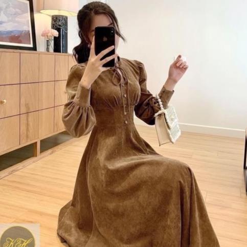 nữ hàng thiết kế cao cấp đi đám cưới, dự tiệc đi chơi đều sang chảnh, toát lên sự quyền lực và quý phái