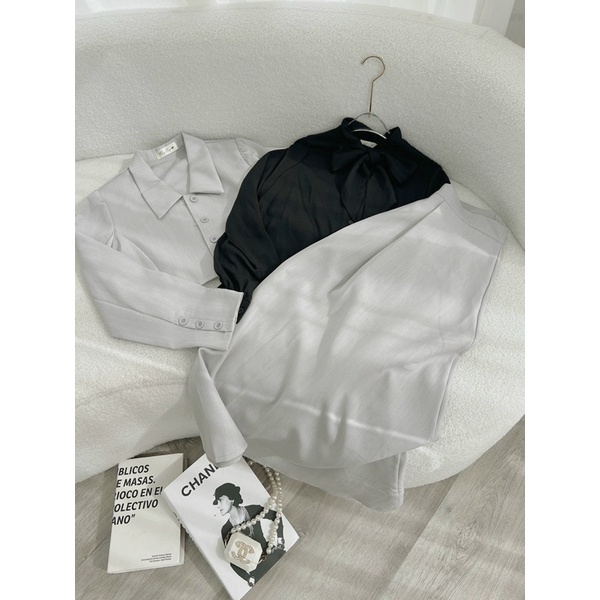 Set áo sơ mi nơ đen kèm chân váy và áo khoác vest croptop