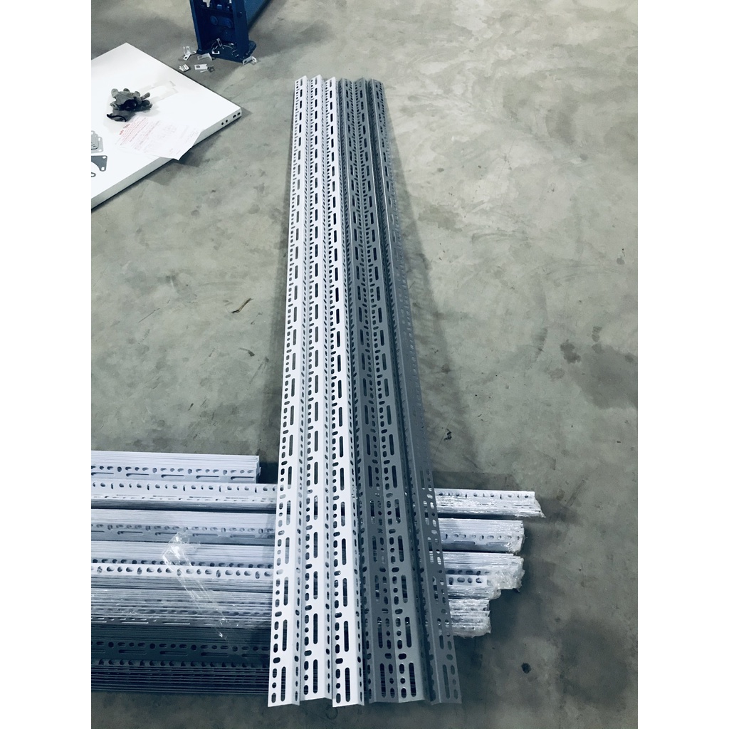Thanh sắt v lỗ 3x5 Dày 1.8mm- Lắp ghép để đồ, làm khung v lỗ